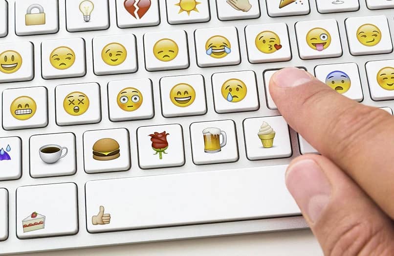 näppäimistö hymiöt emojis sormi