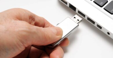 flash drive thumb usb featured 1000x450