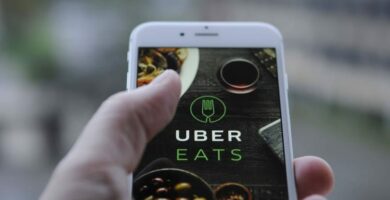 uber eats manos telefono granos cafe 13724