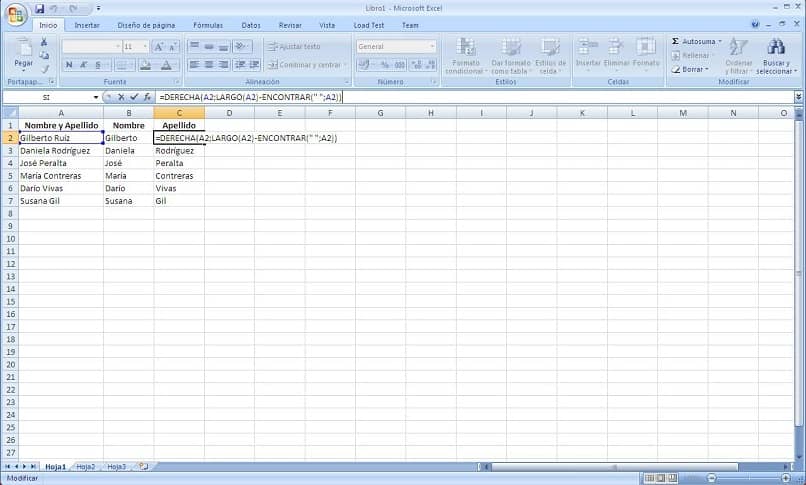 Excel-asiakirja, jossa on kaavat erottamaan nimet ja sukunimet