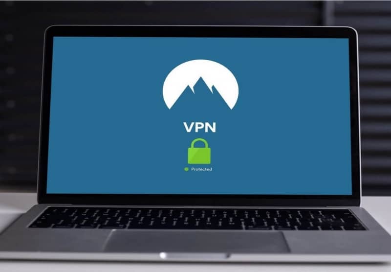 Kannettavan tietokoneen näyttö VPN-logolla