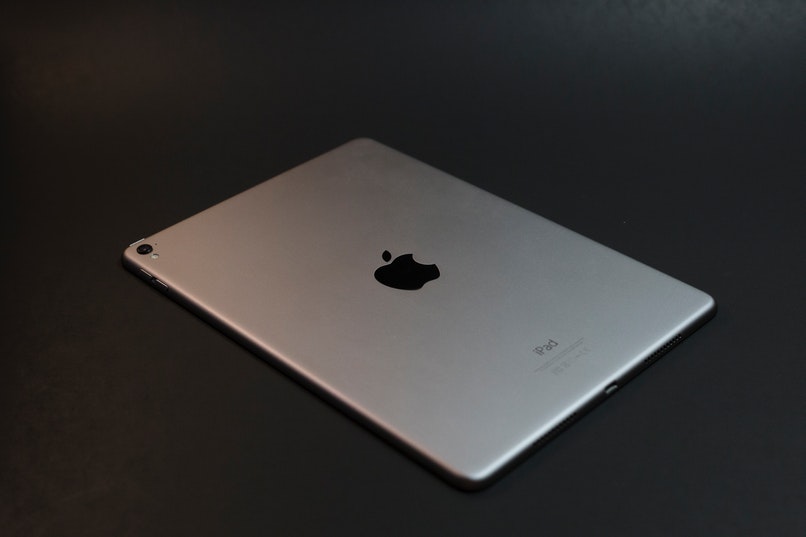 iPad ja Apple-logo