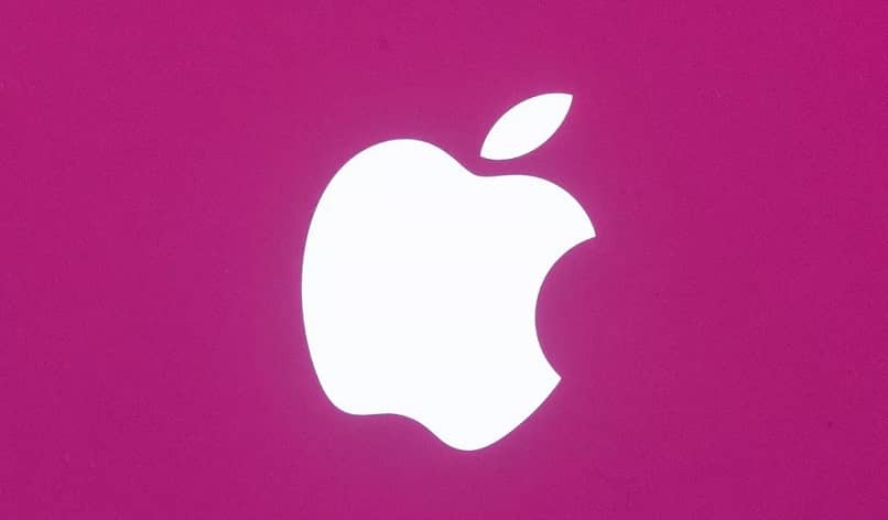 logo de apple morado con blanco