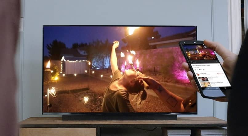 lähettää tai siirtää videoita ja elokuvia matkapuhelimestani Smart tv: hen