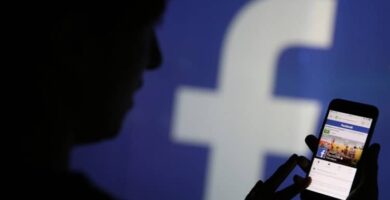 facebook pantalla movil personas sombra